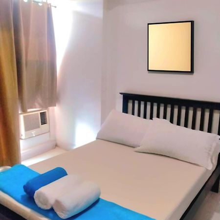 Sm Bicutan Condotel Manila Bagian luar foto