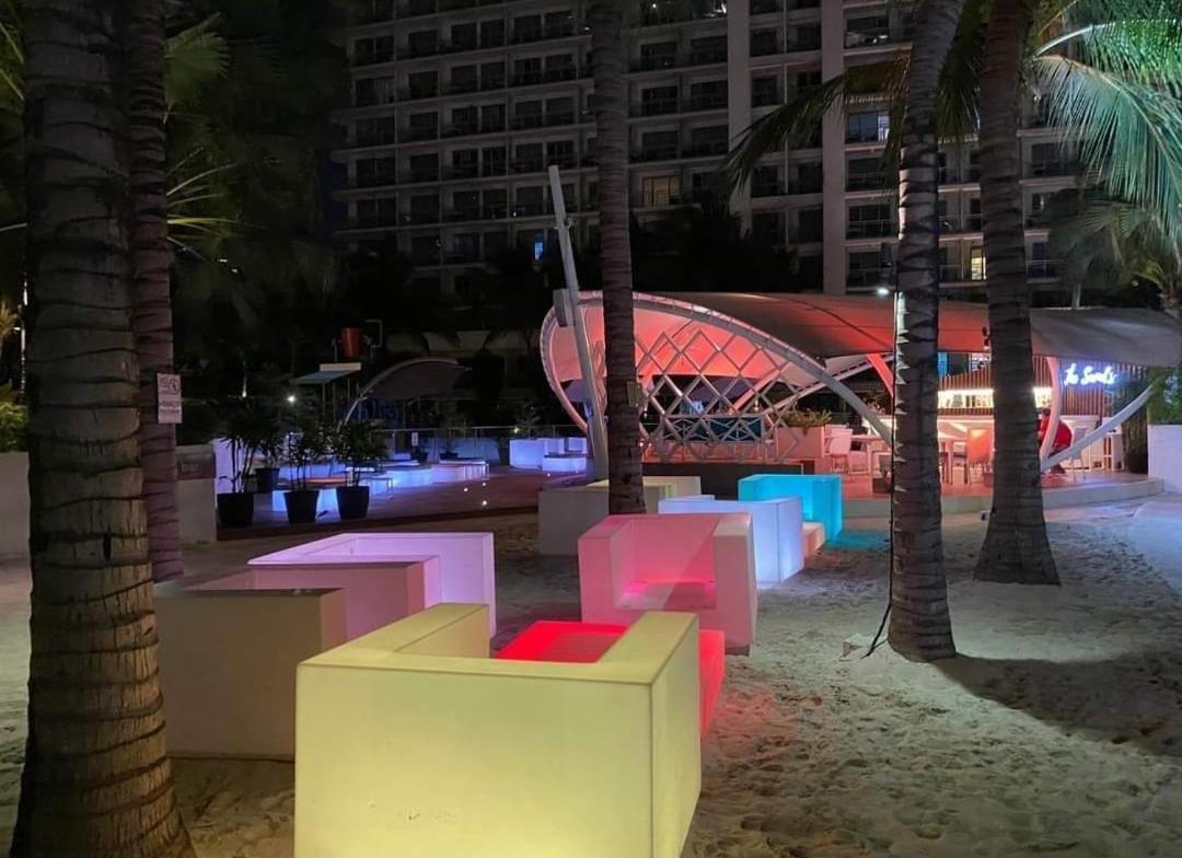 Sm Bicutan Condotel Manila Bagian luar foto