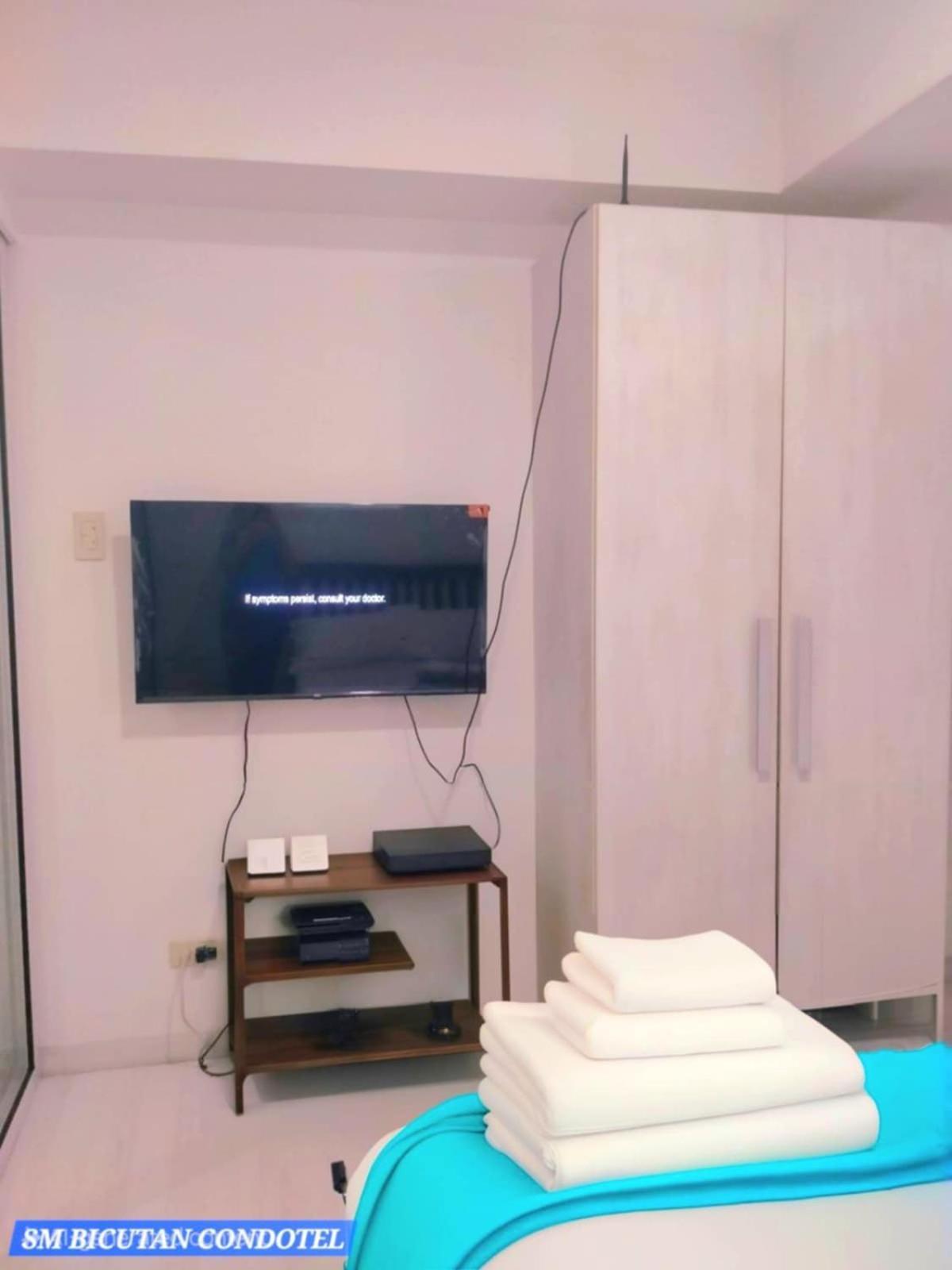 Sm Bicutan Condotel Manila Bagian luar foto